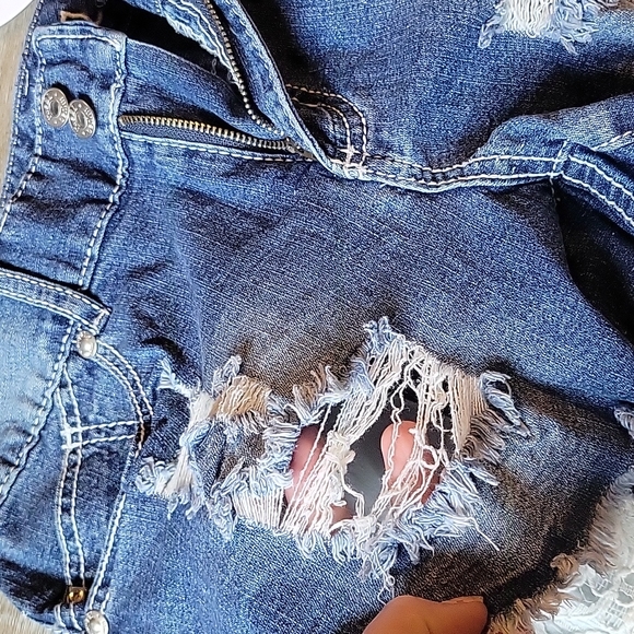 Rue 21 Curvy Distressed Shorts Size 9/10 - Picture 8 of 9